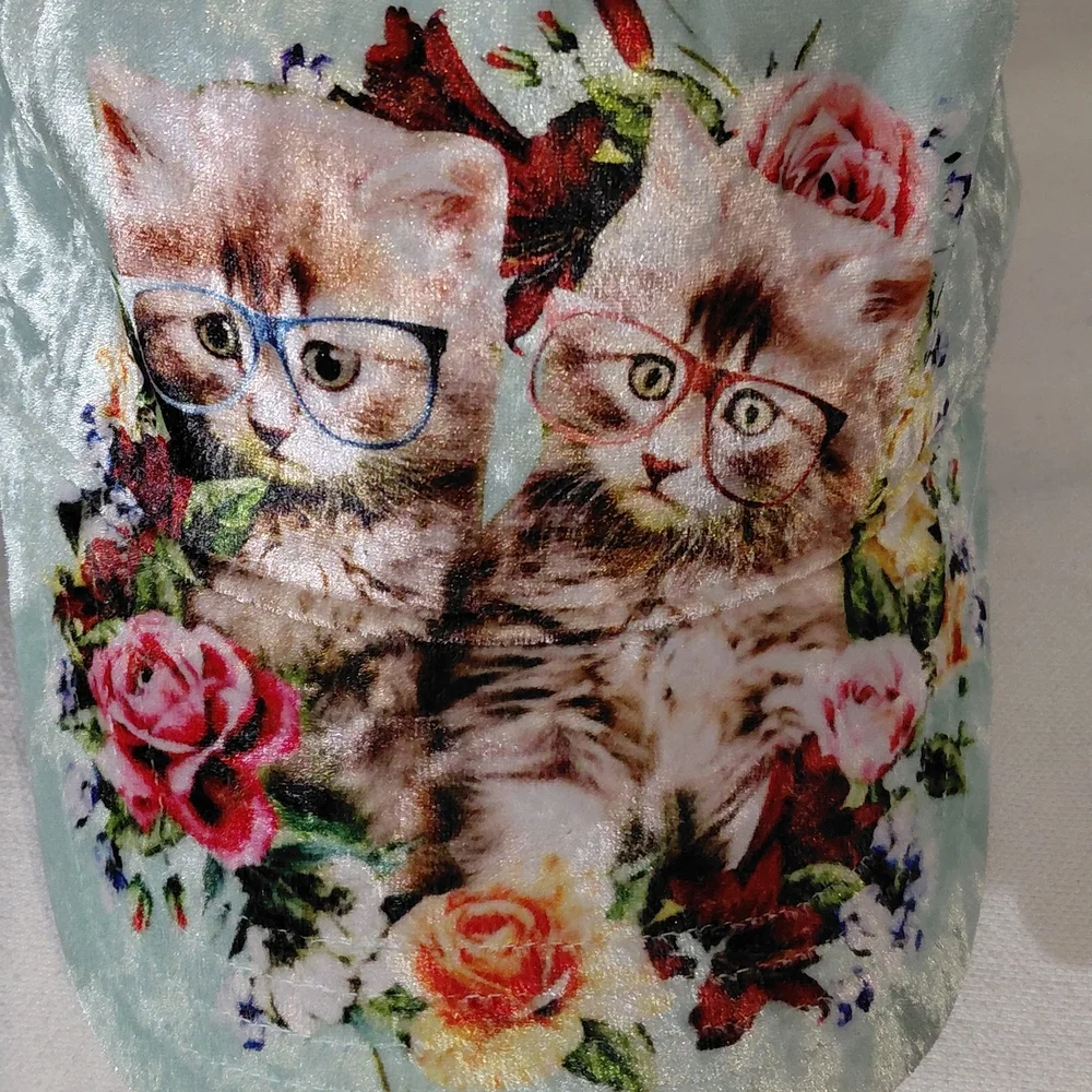 Adorable Velvet Cat Cap with Floral Design - Picture 7 of 7